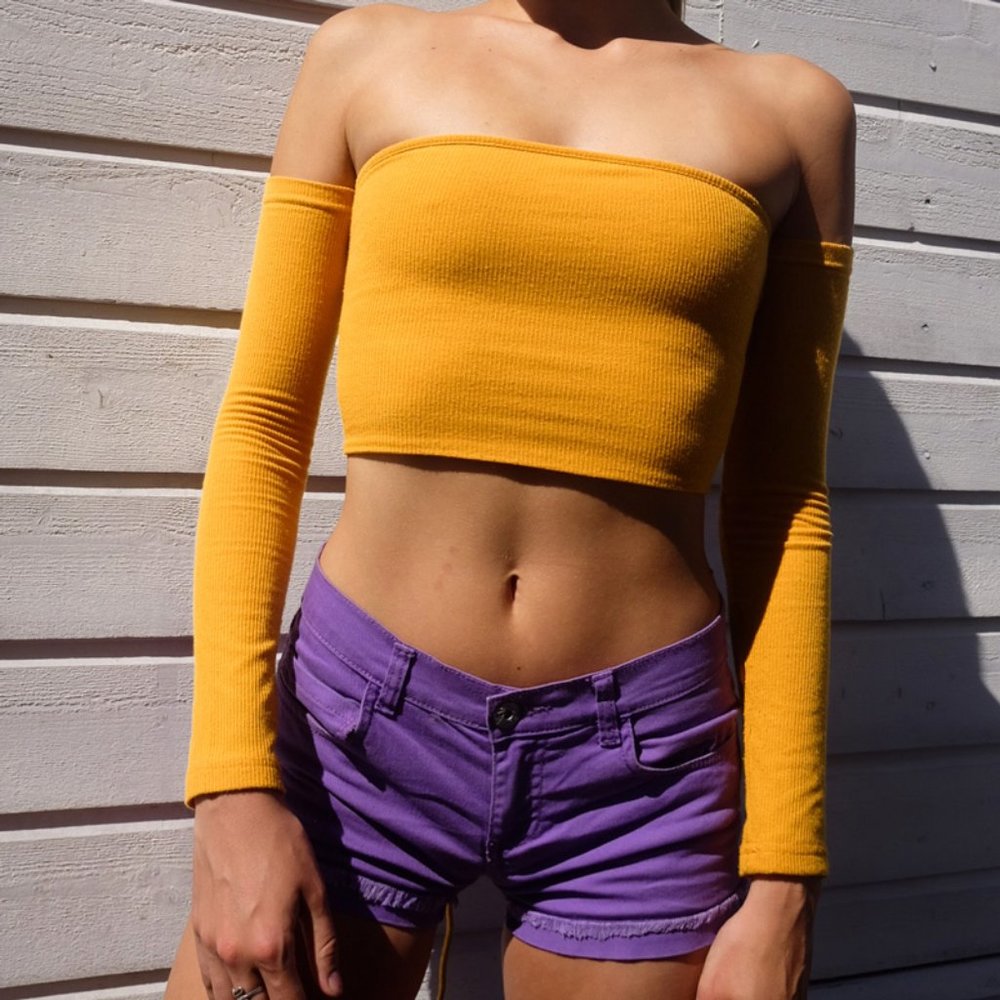 Off-shoulder long sleeve short top